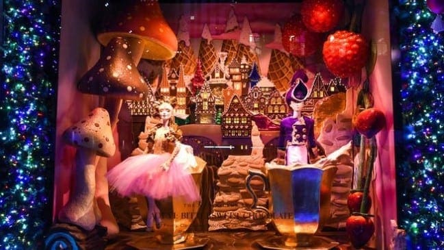 112216-saks-holiday-windows-lead